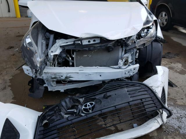 VNKKTUD33GA060068 - 2016 TOYOTA YARIS L WHITE photo 9