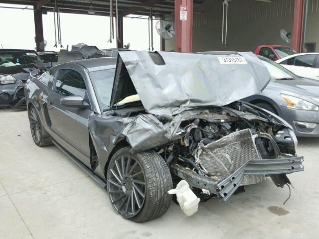 1ZVBP8CF5D5231811 - 2013 FORD MUSTANG GRAY photo 1