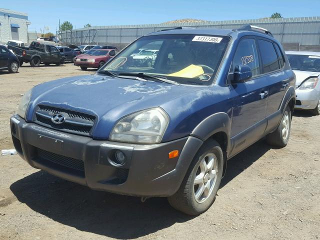 KM8JN72D15U081004 - 2005 HYUNDAI TUCSON GLS BLUE photo 2