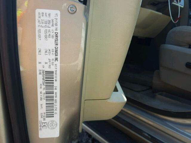 2A8HR54PX8R729047 - 2008 CHRYSLER TOWN & COU BEIGE photo 10