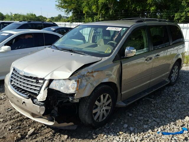 2A8HR54PX8R729047 - 2008 CHRYSLER TOWN & COU BEIGE photo 2