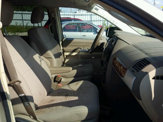 2A8HR54PX8R729047 - 2008 CHRYSLER TOWN & COU BEIGE photo 5
