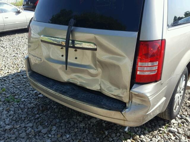 2A8HR54PX8R729047 - 2008 CHRYSLER TOWN & COU BEIGE photo 9