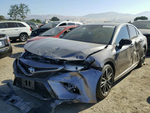 4T1B61HK1JU007094 - 2018 TOYOTA CAMRY XSE GRAY photo 2