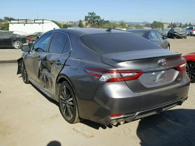 4T1B61HK1JU007094 - 2018 TOYOTA CAMRY XSE GRAY photo 3