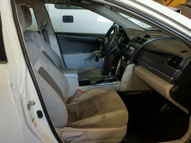 4T1BD1FK1DU087817 - 2013 TOYOTA CAMRY HYBR 白色 照片 5
