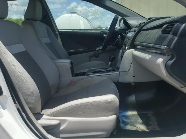 4T1BD1FK1CU005213 - 2012 TOYOTA CAMRY HYBR 白色 照片 5