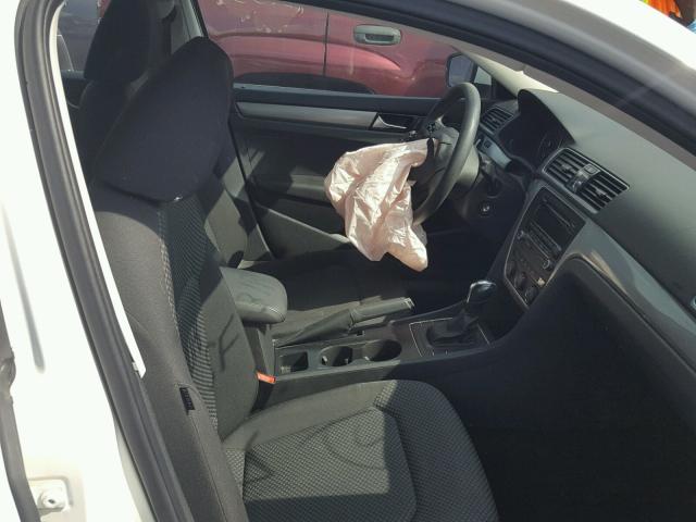 1VWAH7A37DC008421 - 2013 VOLKSWAGEN PASSAT S أبيض صورة 5