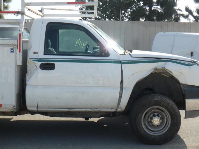 1GBHC24U64E275999 - 2004 CHEVROLET SILVERADO WHITE photo 6