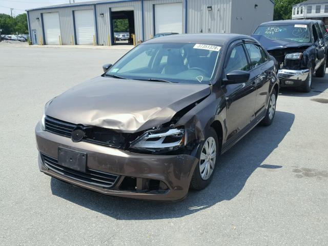 3VW1K7AJ6CM407141 - 2012 VOLKSWAGEN JETTA BASE 棕色 照片 2