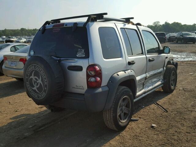 1J4GK38K05W542651 - 2005 JEEP LIBERTY RE SILVER photo 4