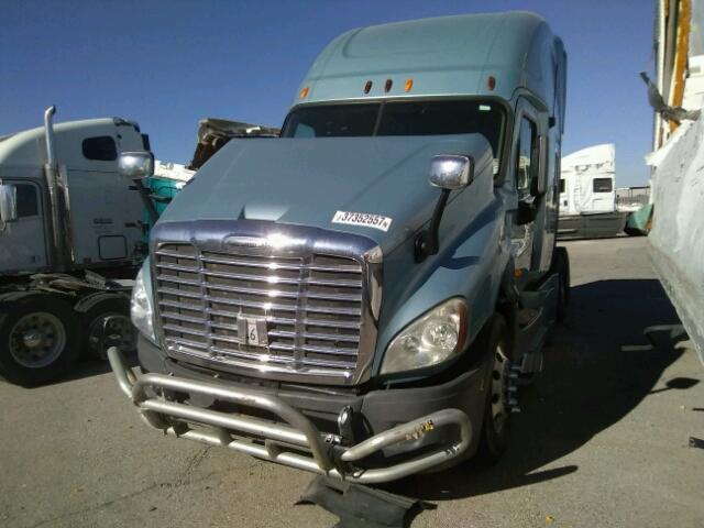 3AKJGLDR3DSBV5138 - 2013 FREIGHTLINER CASCADIA 1 BLUE photo 2