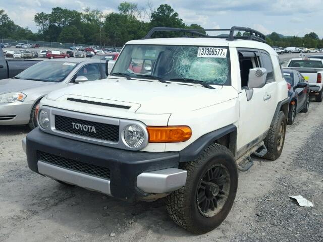 JTEZU4BF9DK013016 - 2013 TOYOTA FJ CRUISER WHITE photo 2