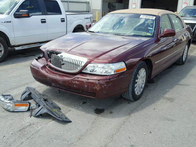 1LNHM82W63Y624247 - 2003 LINCOLN TOWN CAR S MAROON photo 2