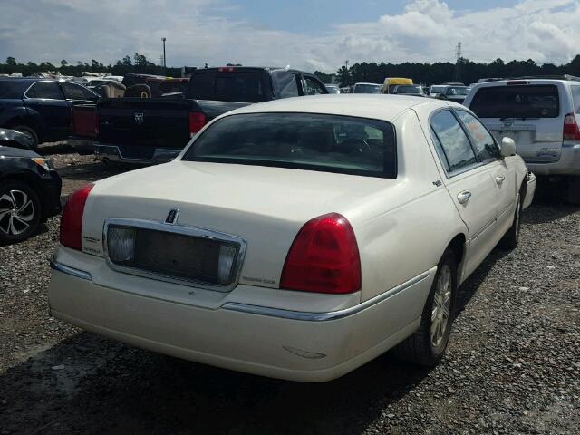 1LNHM82W17Y633895 - 2007 LINCOLN TOWN CAR S GREEN photo 4