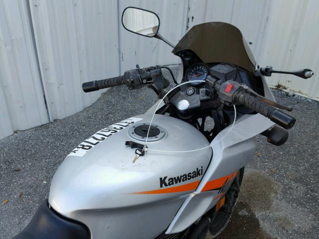 JKAEXVD104A087068 - 2004 KAWASAKI EX500 D SILVER photo 5