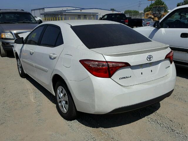 5YFBPRHE1HP591448 - 2017 TOYOTA COROLLA LE WHITE photo 3