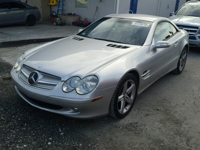 WDBSK75F24F081075 - 2004 MERCEDES-BENZ SL 500 SILVER photo 2