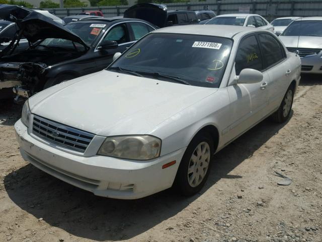 KNAGD126425162498 - 2002 KIA OPTIMA MAG WHITE photo 2