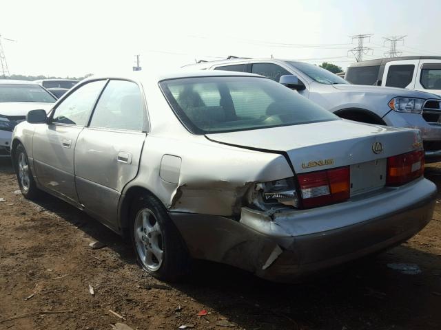 JT8BF28G0W5036446 - 1998 LEXUS ES 300 SILVER photo 3