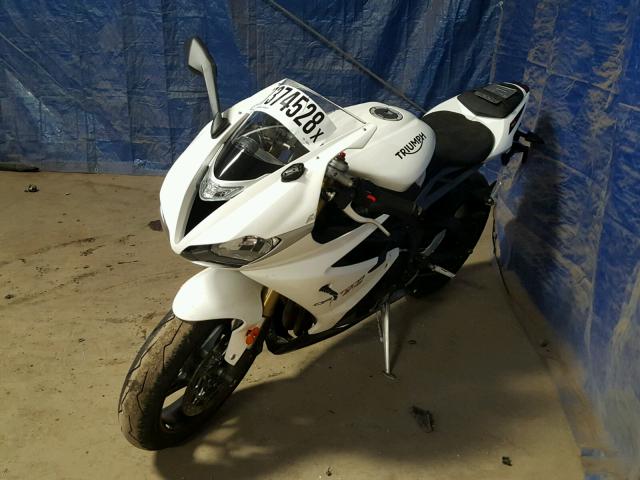SMTA01YK1GJ735303 - 2016 TRIUMPH MOTORCYCLE DAYTONA 67 WHITE photo 2