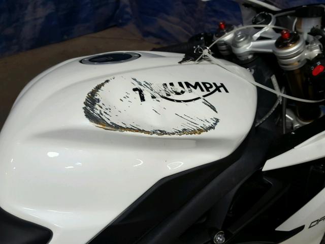 SMTA01YK1GJ735303 - 2016 TRIUMPH MOTORCYCLE DAYTONA 67 WHITE photo 9