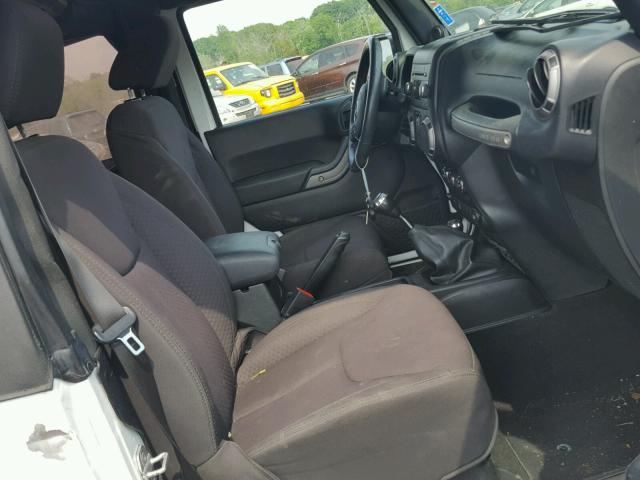 1C4AJWAG3DL596662 - 2013 JEEP WRANGLER S WHITE photo 5