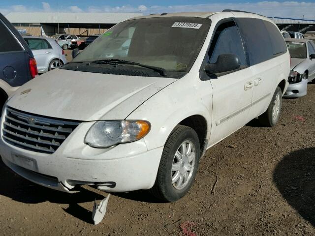 2A4GP54L86R861351 - 2006 CHRYSLER TOWN & COU WHITE photo 2