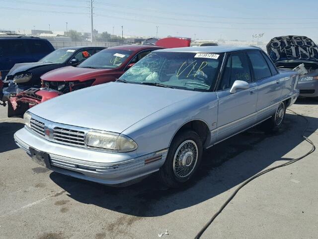 1G3CX52K8S4305553 - 1995 OLDSMOBILE 98 REGENCY SILVER photo 2