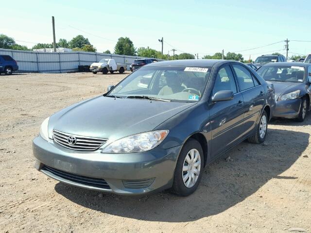 4T1BE32KX5U102671 - 2005 TOYOTA CAMRY LE მწვანე ფოტო 2