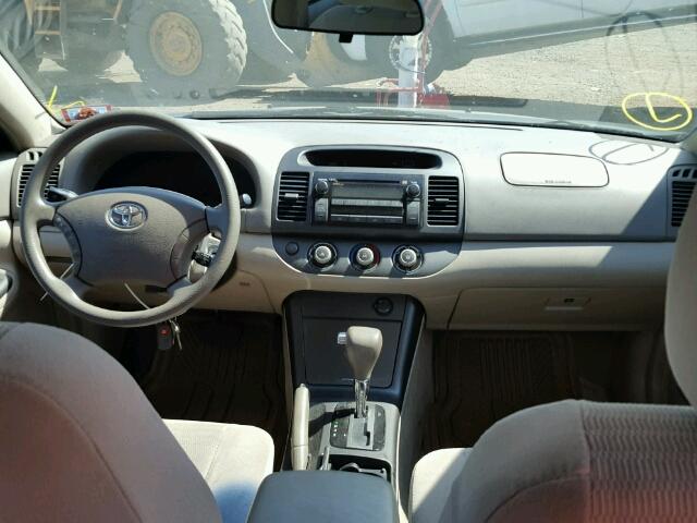 4T1BE32KX5U102671 - 2005 TOYOTA CAMRY LE მწვანე ფოტო 9