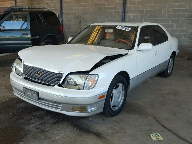 JT8BH28F5W0137352 - 1998 LEXUS LS WHITE photo 2