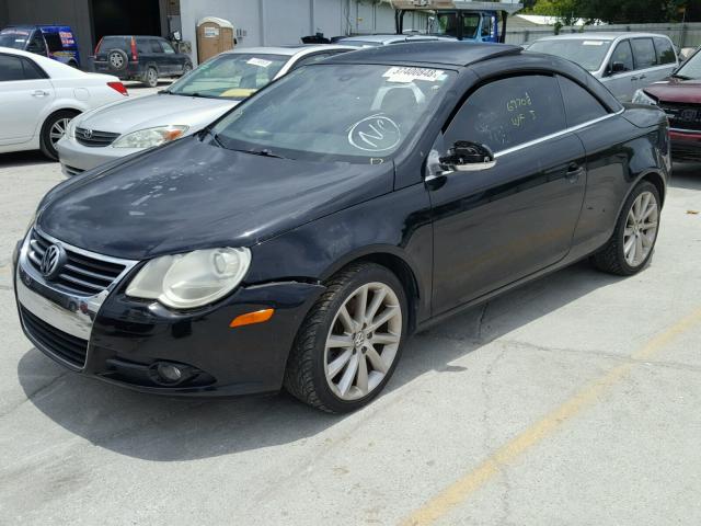 WVWDA71F27V049997 - 2007 VOLKSWAGEN EOS 2.0T S შავი ფოტო 2