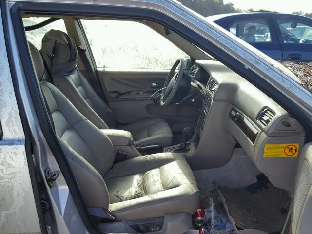 YV1LS5373W2473718 - 1998 VOLVO S70 T5 TUR SILVER photo 5