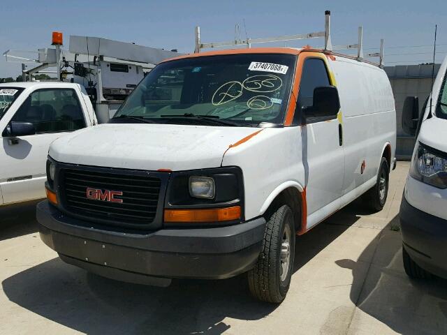 1GTGG25V271155700 - 2007 GMC SAVANA G25 WHITE photo 2