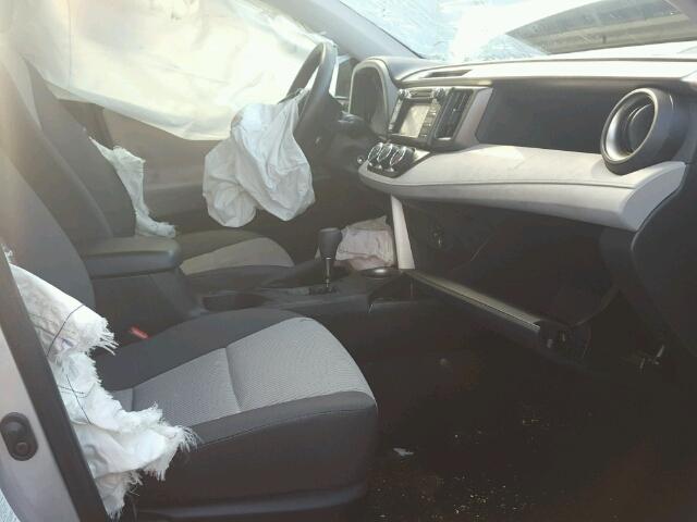 JTMBFREV7FJ046783 - 2015 TOYOTA RAV4 LE Gümüş foto 5