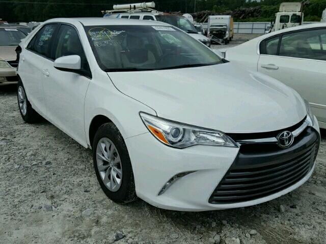 4T4BF1FK5FR481095 - 2015 TOYOTA CAMRY LE თეთრი ფოტო 1