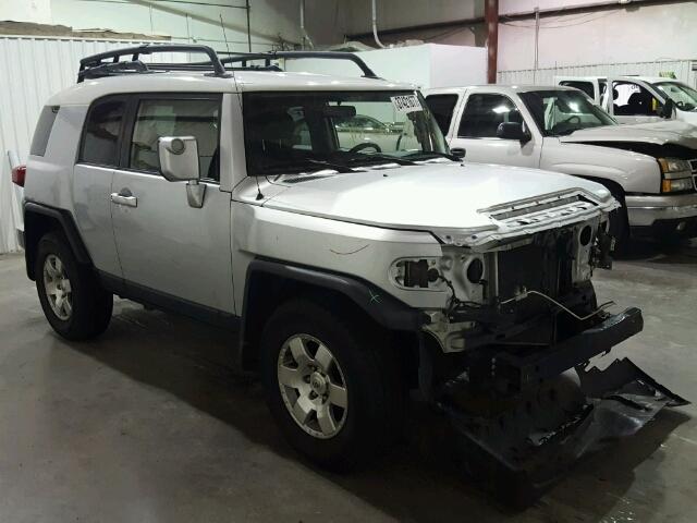 JTEZU11F370007664 - 2007 TOYOTA FJ CRUISER SILVER photo 1