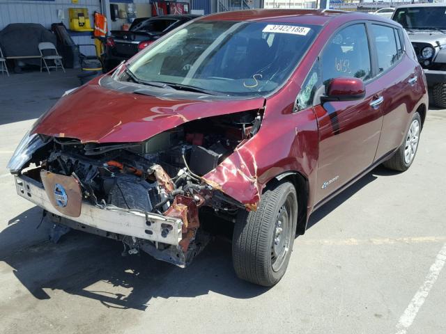 1N4AZ0CP0GC300915 - 2016 NISSAN LEAF S BURGUNDY photo 2