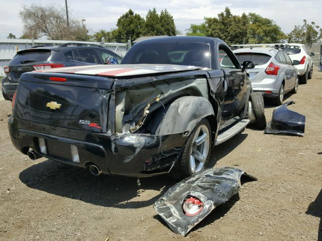 1GCES14P64B105276 - 2004 CHEVROLET SSR 黑色 照片 4
