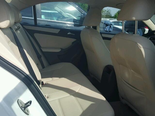 3VWDX7AJ6BM306243 - 2011 VOLKSWAGEN JETTA SE WHITE photo 6