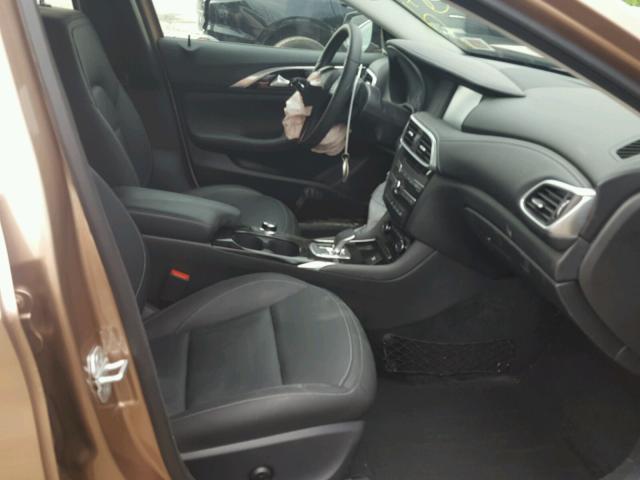 SJKCH5CR1JA058821 - 2018 INFINITI QX30 BASE PINK photo 5