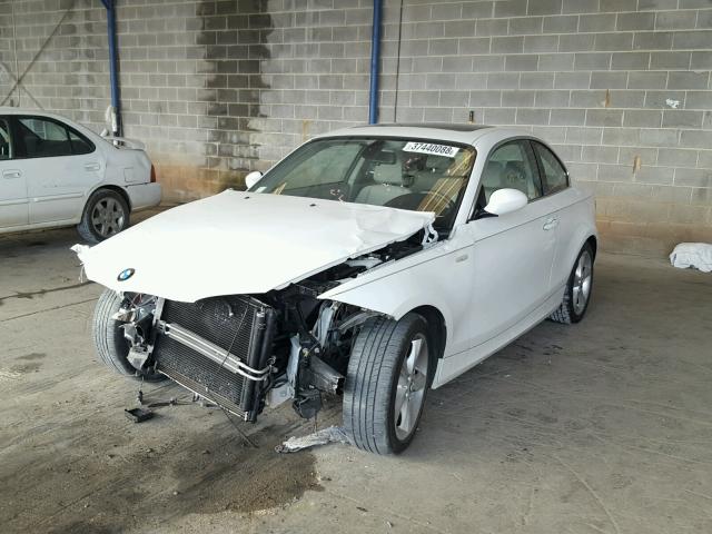 WBAUP73569VK75737 - 2009 BMW 128 I WHITE photo 2