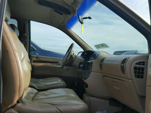 1C4GP54L2YB501080 - 2000 CHRYSLER TOWN & COU GOLD photo 5