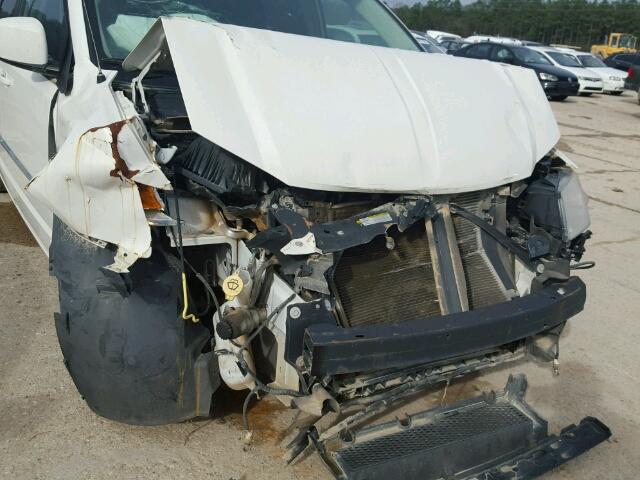 2D4RN5D16AR459634 - 2010 DODGE GRAND CARA WHITE photo 9