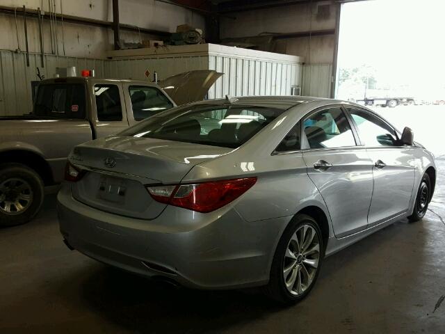 5NPEC4AC2BH000438 - 2011 HYUNDAI SONATA SE SILVER photo 4