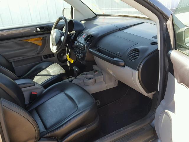 3VWCM31Y74M351687 - 2004 VOLKSWAGEN NEW BEETLE 灰色 照片 5
