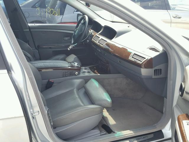 WBAGN634X2DR02021 - 2002 BMW 745 LI Күміс фото 5