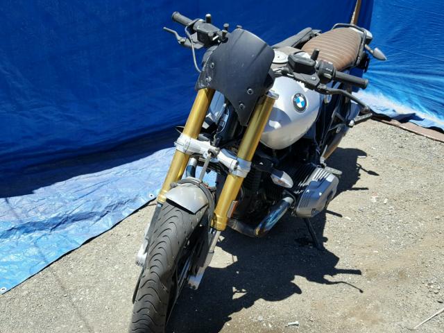 WB10A1605GZ676098 - 2016 BMW R NINE T SILVER photo 2