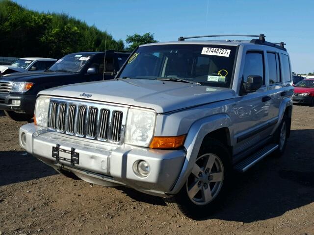 1J8HG48K06C245649 - 2006 JEEP COMMANDER SILVER photo 2